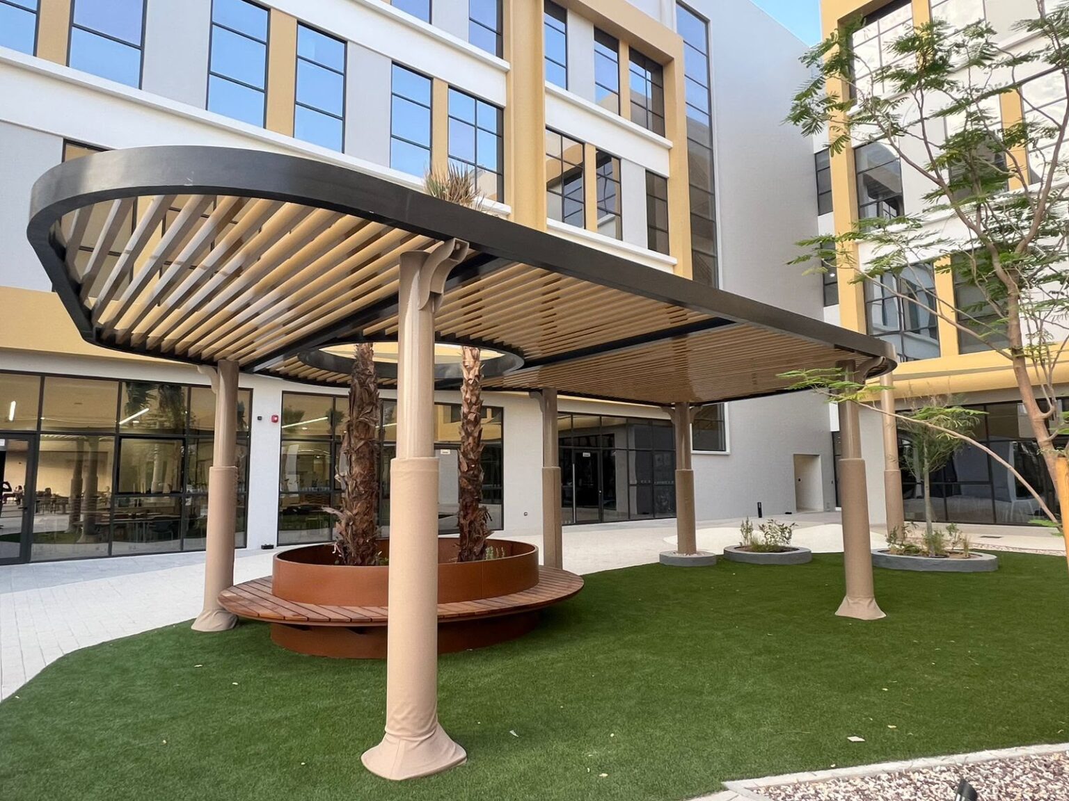 How to Choose the Right Shade Fabric for the UAE Climate