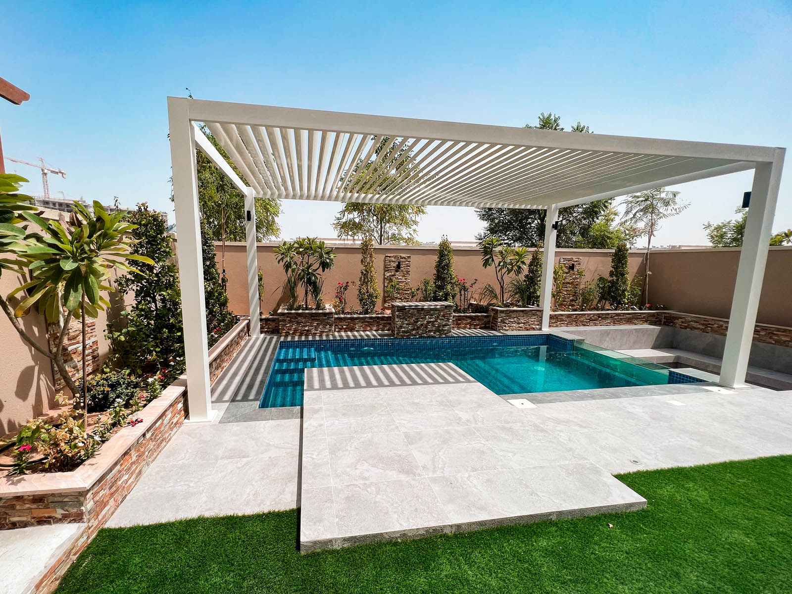 Louvre Roof UAE - Motorised Outdoor Shade System